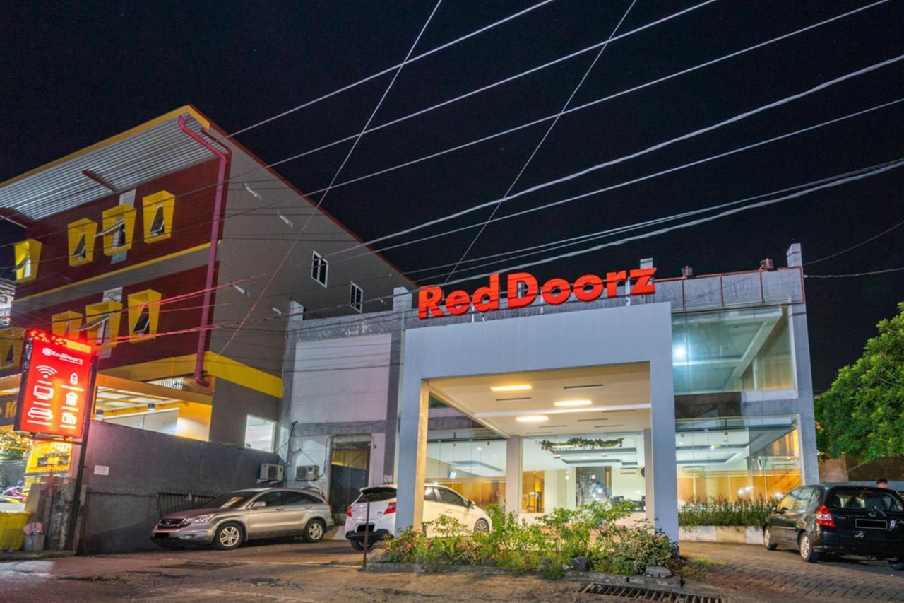 Reddoorz Near Bahu Mall Manado Malalayang Εξωτερικό φωτογραφία