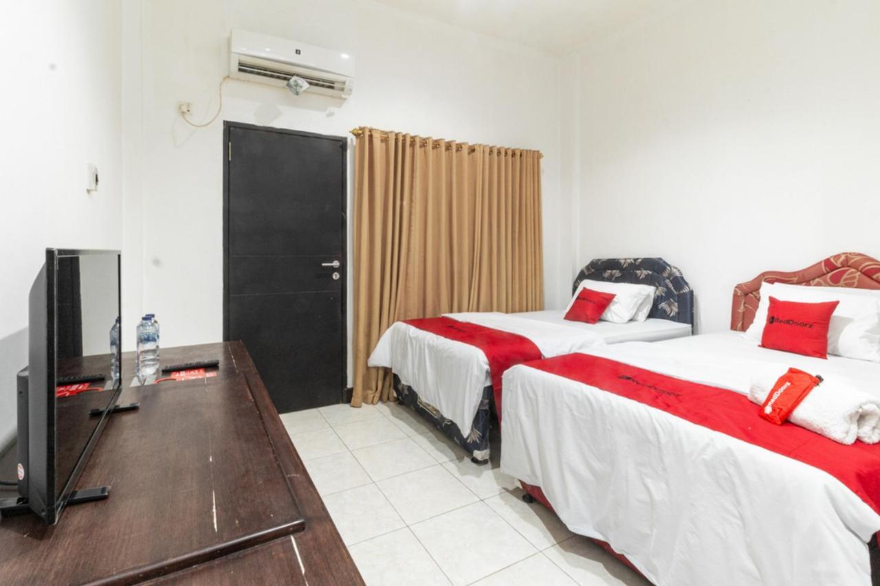 Reddoorz Near Bahu Mall Manado Malalayang Εξωτερικό φωτογραφία